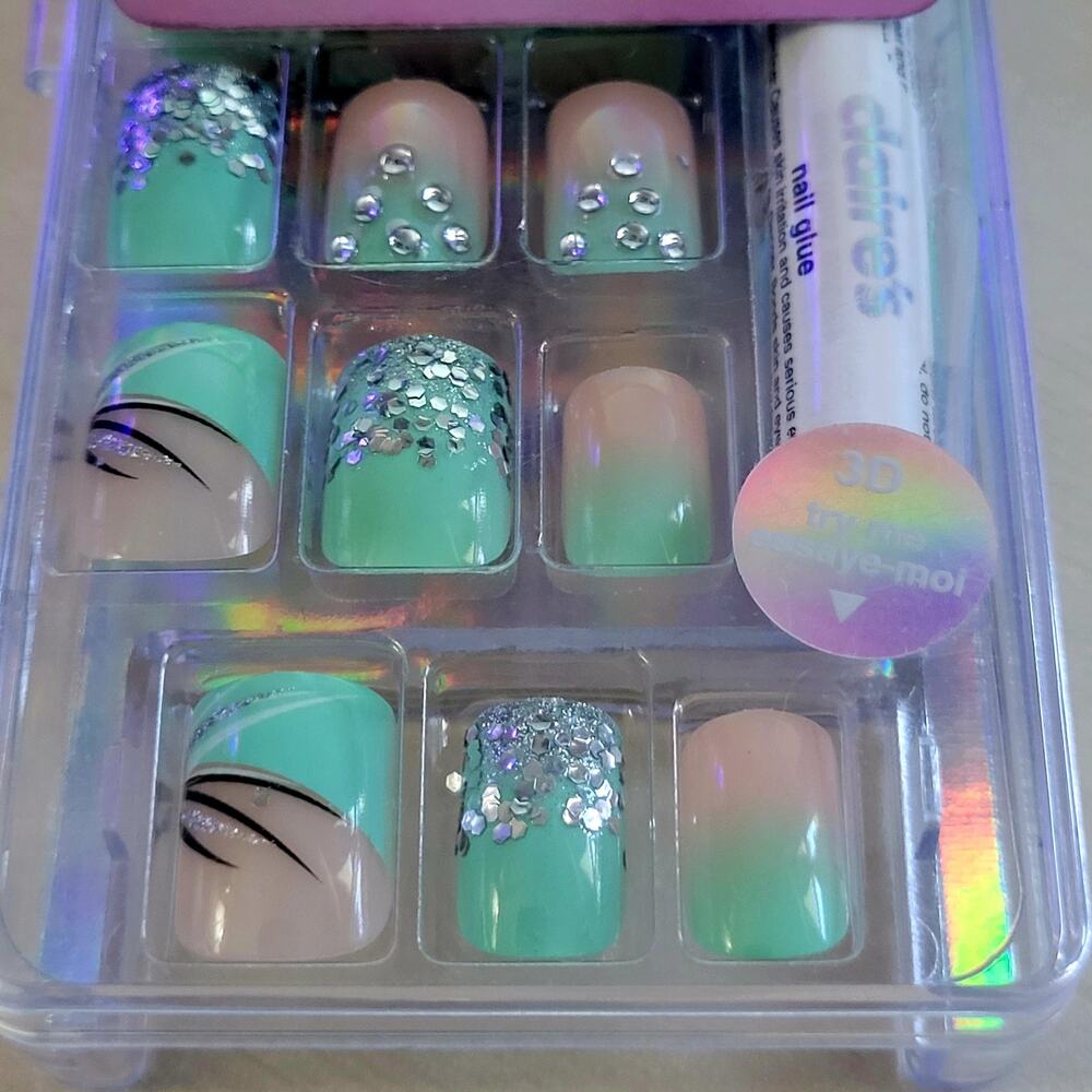New Claire’s Glue-On Nails, Short Square, 24pc Mint Beach Theme, Unopened